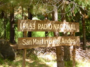 Cartel de LRA Radio Nacional en San Martín de los Andes