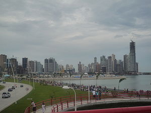 Vista de la Ciudad de Panamá, desde la Cinta Costera.