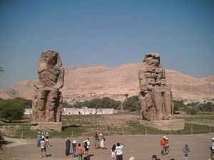 Colosos de Memnon.jpg