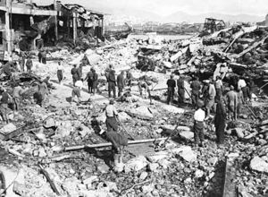 German bombing of Piraeus.jpg