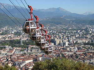 Seilbahn-Grenoble.JPG